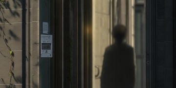 物业不让用电梯合法吗？